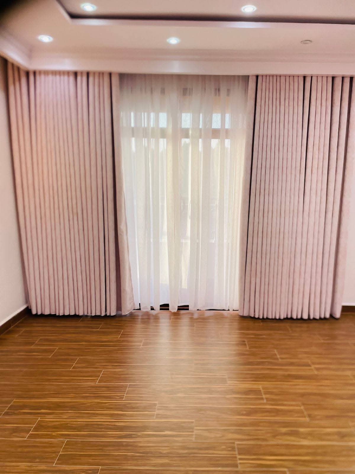 Nomark Curtains